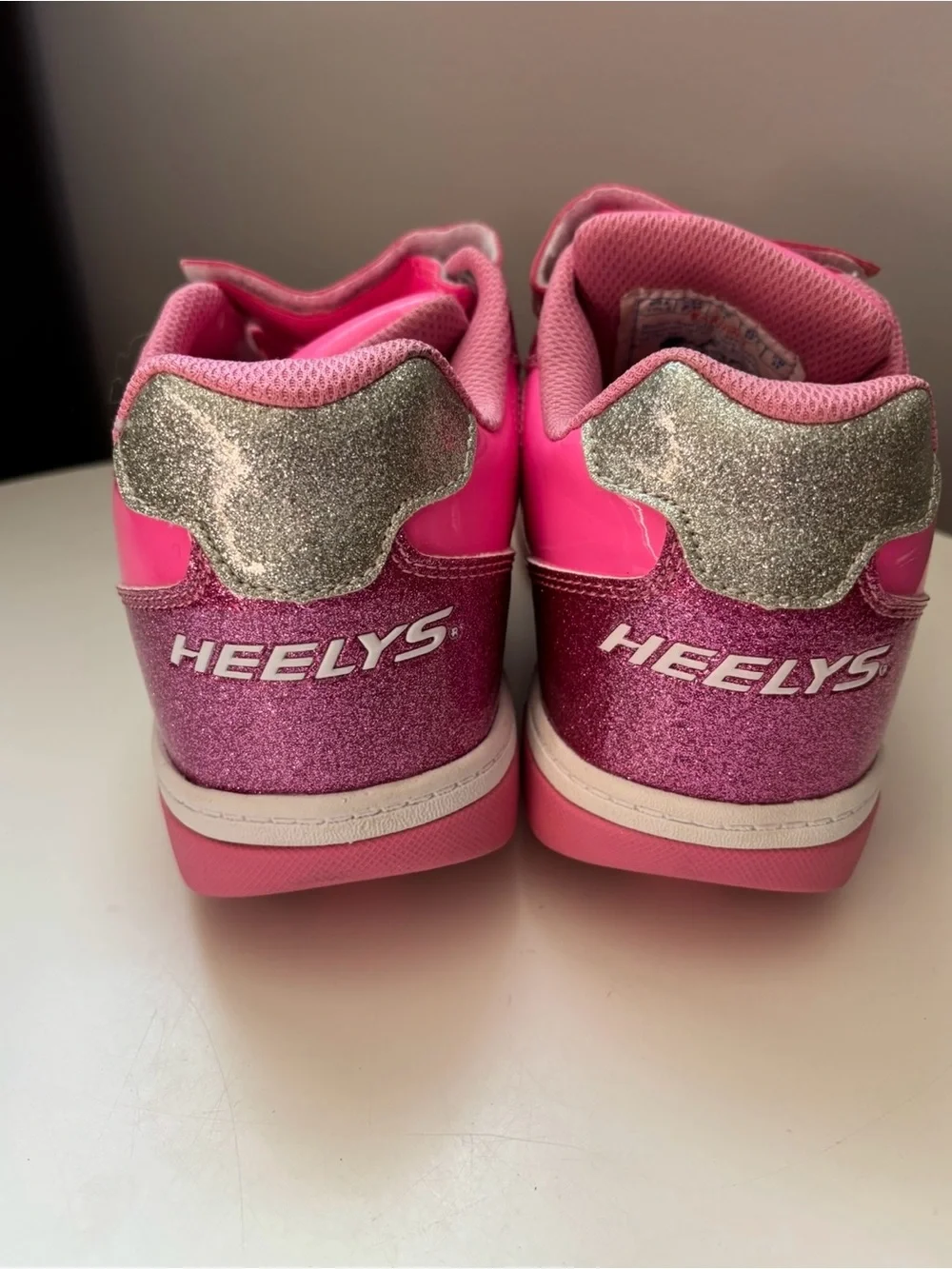 Heelys vibrant pink