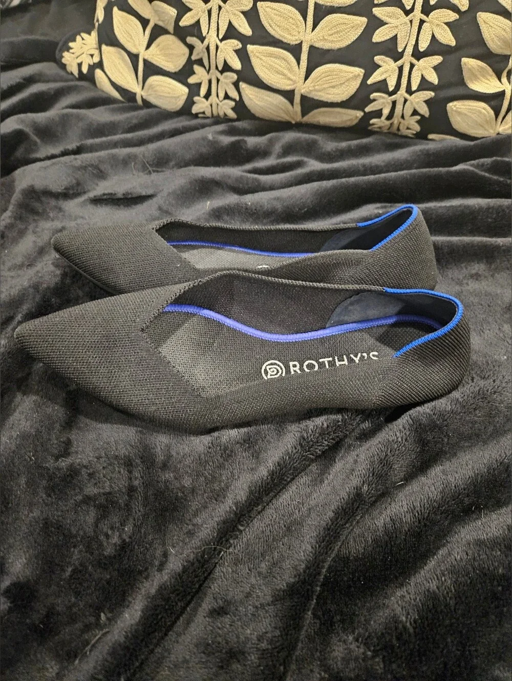 Rothys brand rothy