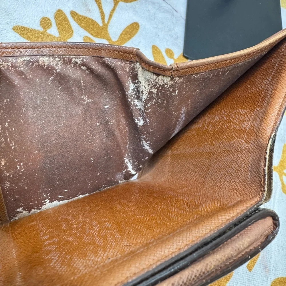 Louis Vuitton elegant wallet