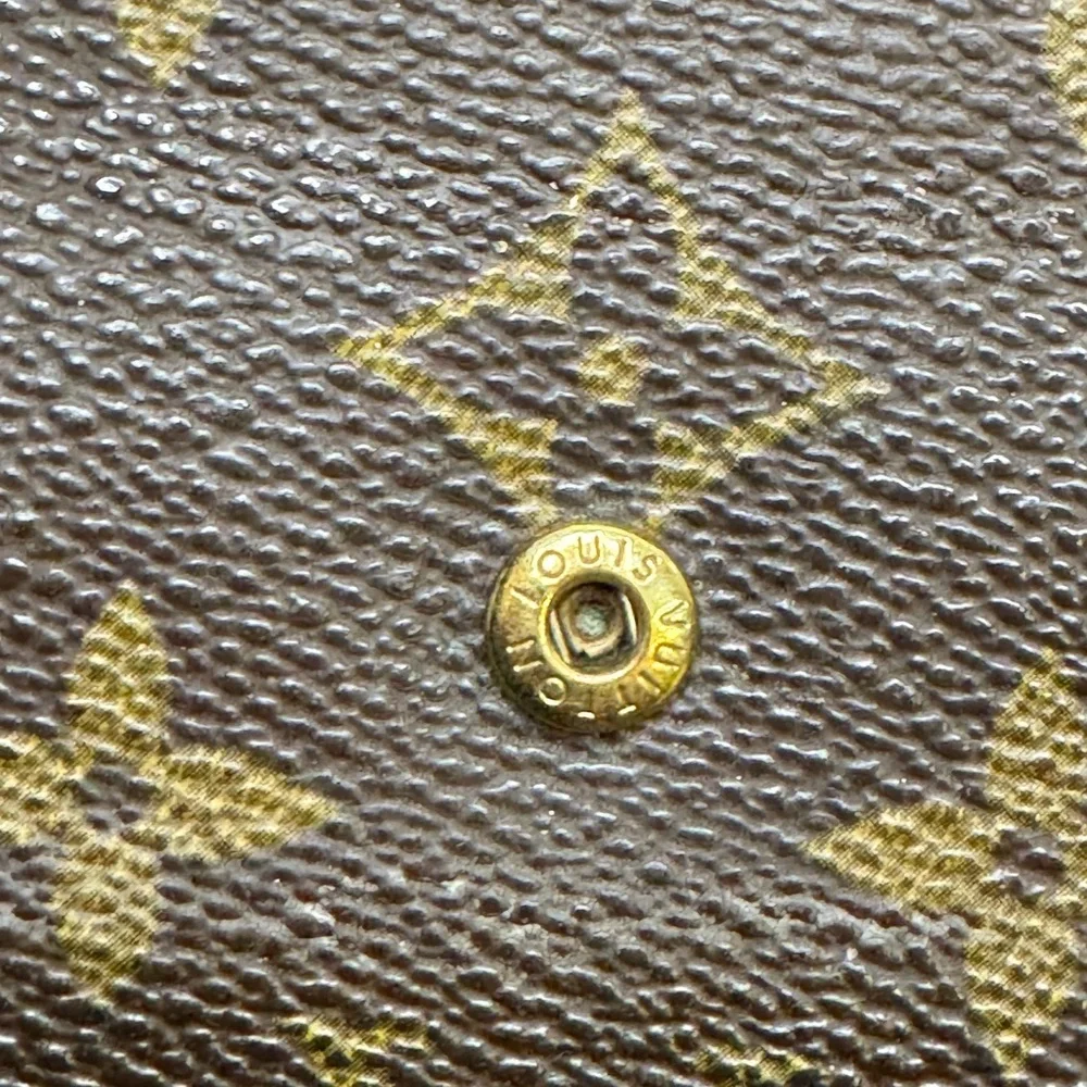 Louis Vuitton elegant wallet