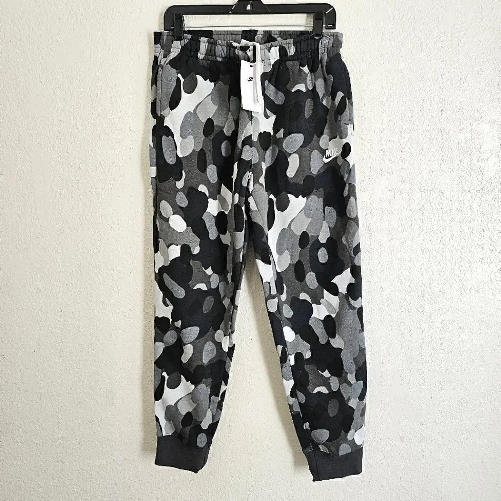 Nike sportswear club