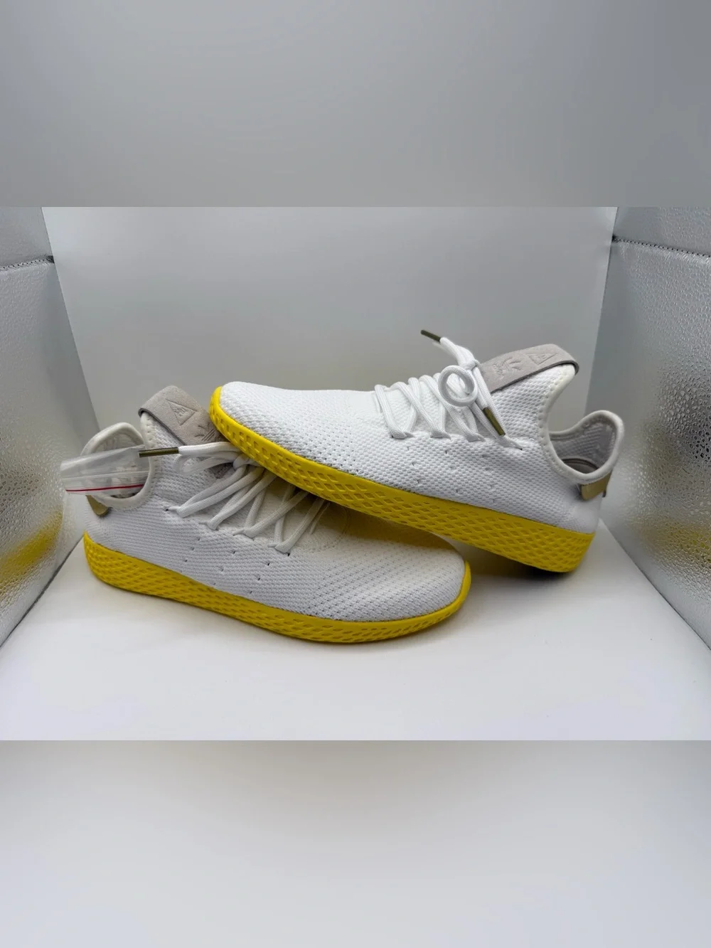 Pharrell x Adidas Tennis Hu white/yellow - size 6 (No box)