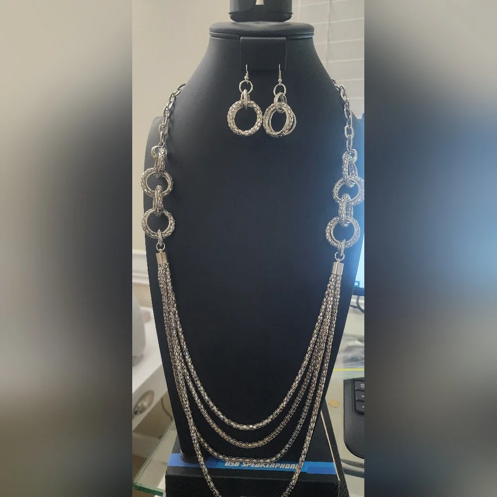 Elegant Silver Tone Chain Necklace and‎ Earring Set