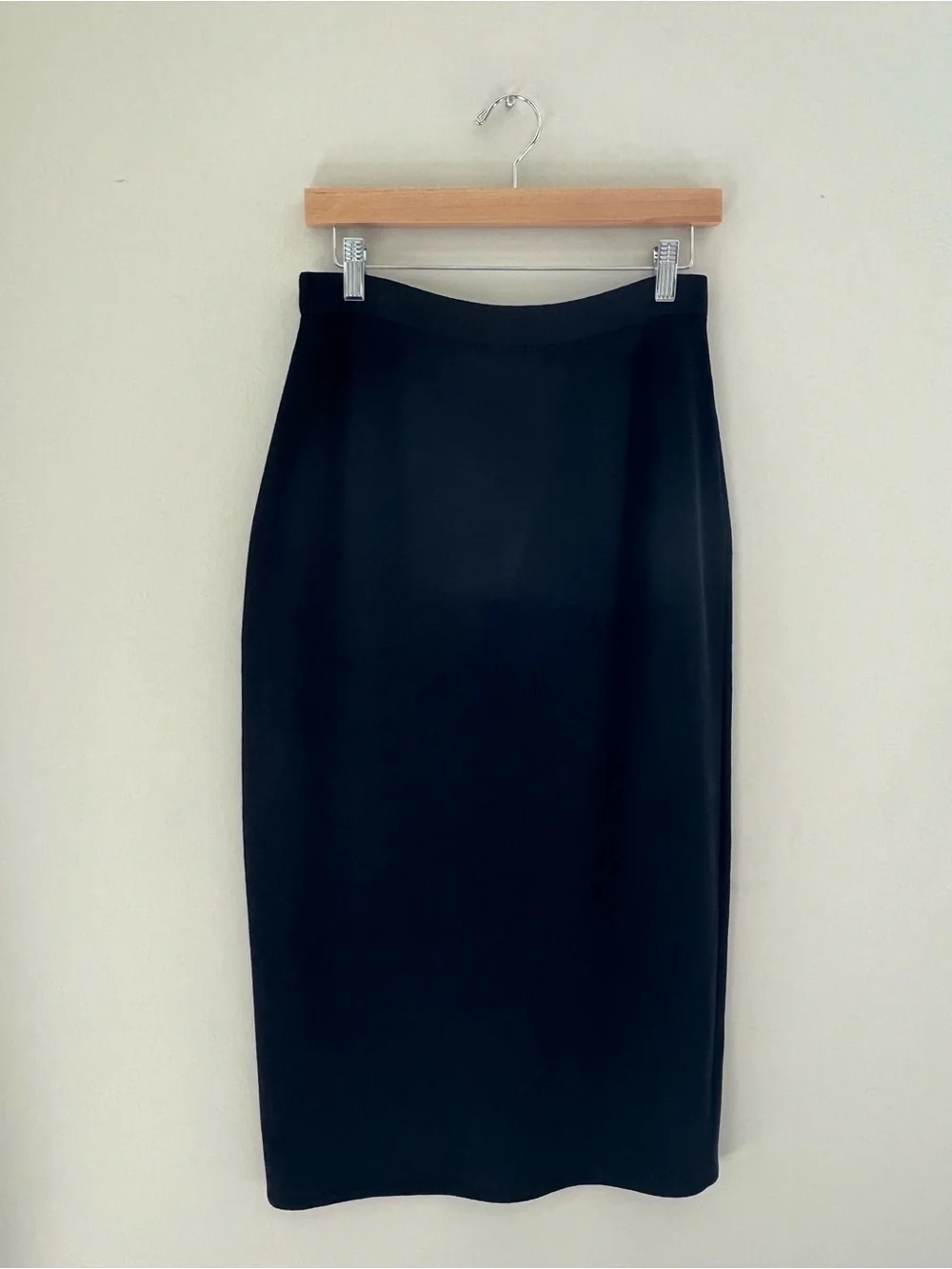 St‎ John Basics Black Santana Knit Skirt Size 6 Midi Slit Back Classic Kennedy