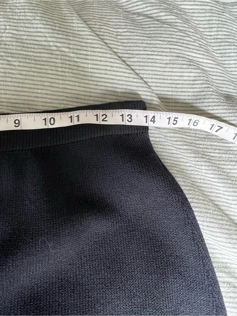 St‎ John Basics Black Santana Knit Skirt Size 6 Midi Slit Back Classic Kennedy