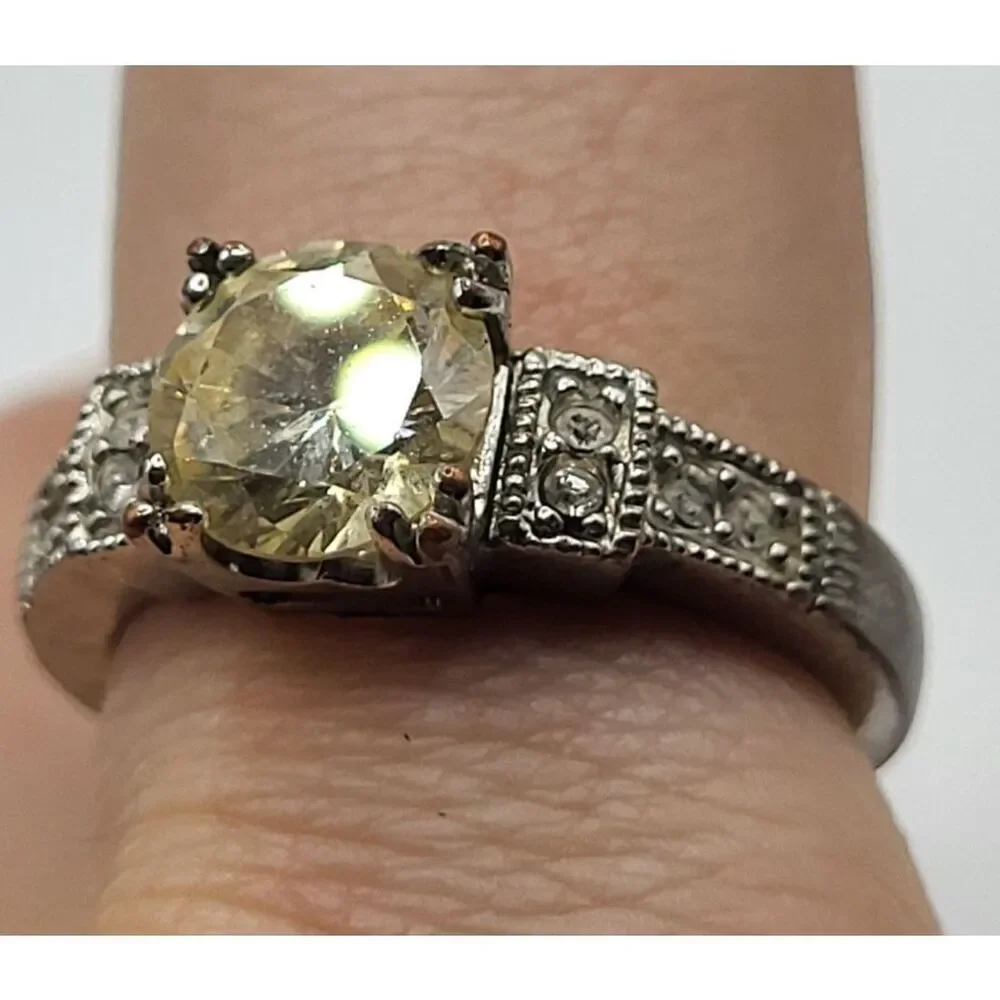 Estate citrine prong