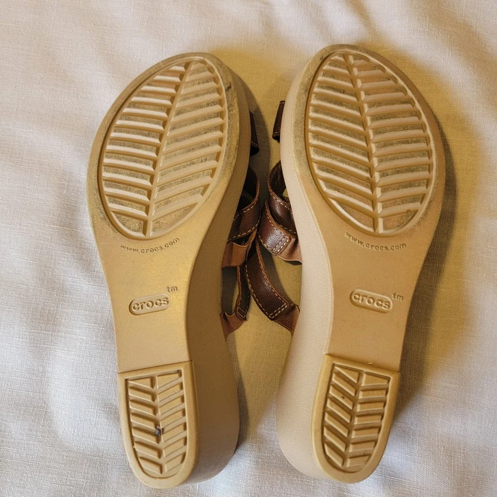 CROCS leigh ann