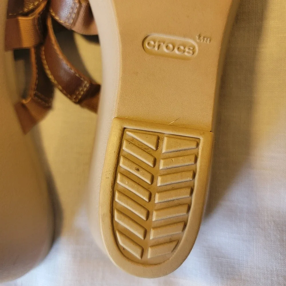 CROCS leigh ann