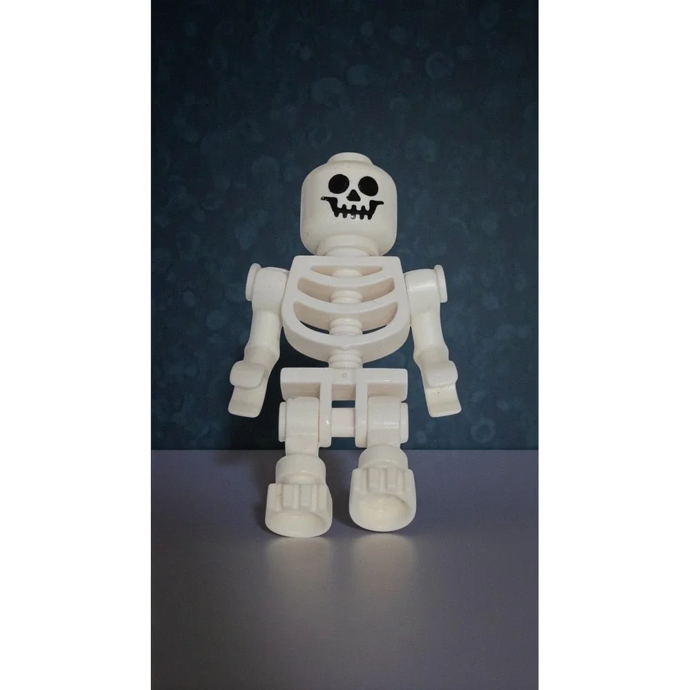 LEGO Skeleton‎ Minifigure White Classic gen001 Castle Pirates Halloween Figure