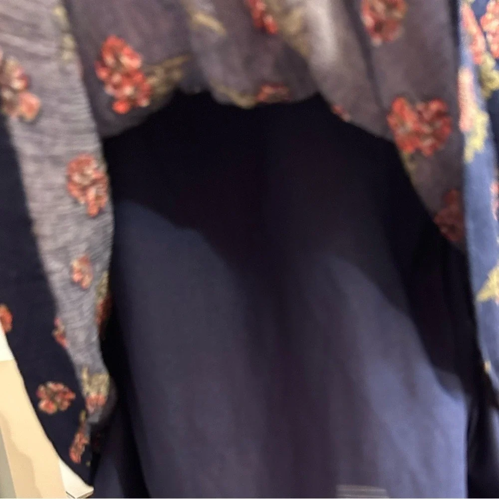 Esley charming blue