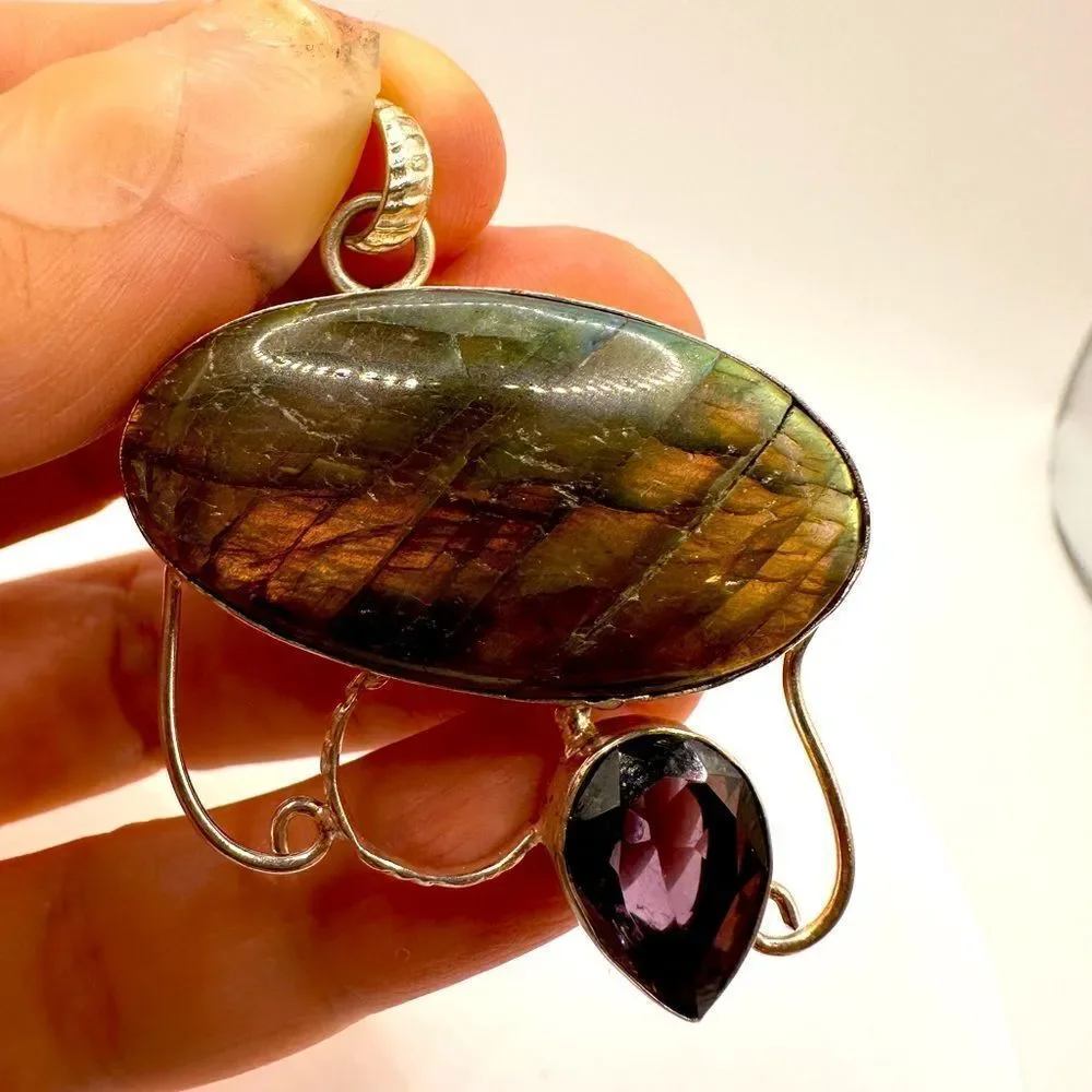 Stunning‎ Labradorite cabochon and pear but amethyst in .925 pendant!