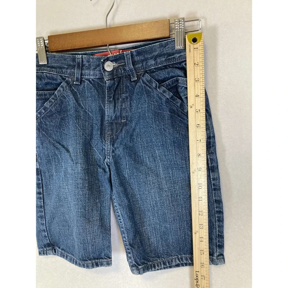 Levis durable silver