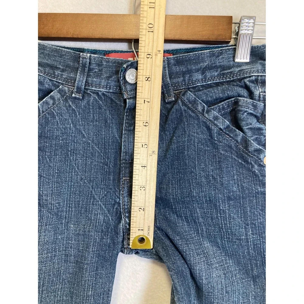 Levis five embrace