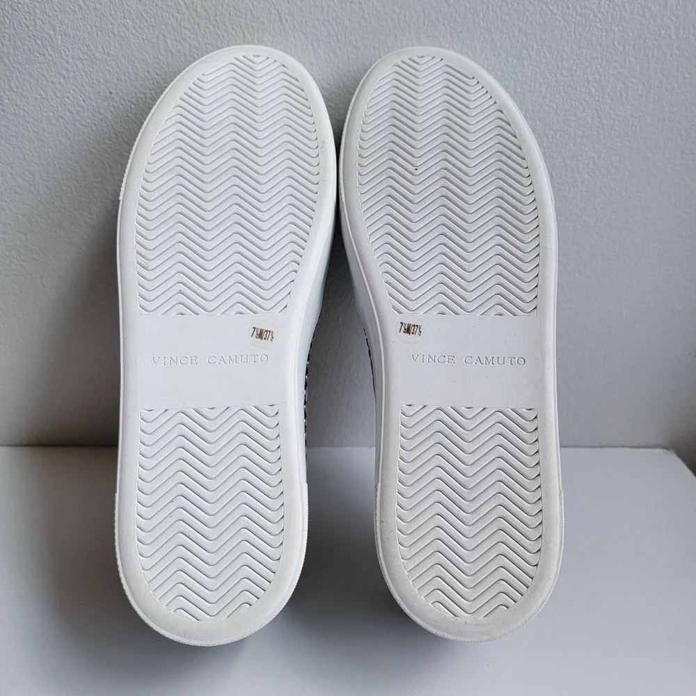 Vince Camuto new box