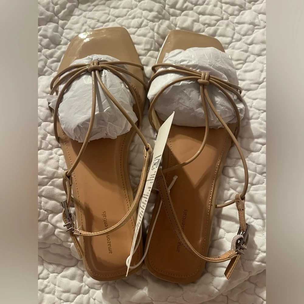 Amazon Essentials minimal chic