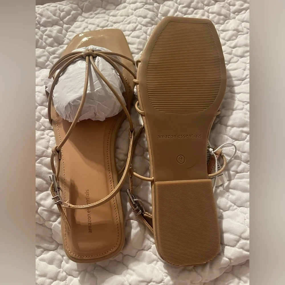 Amazon Essentials minimal chic