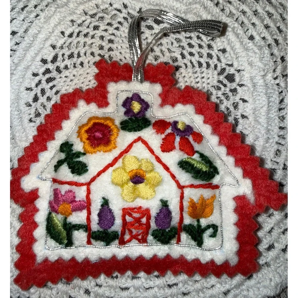 Handmade Embroidered Felt‎ House Ornament Floral Cottagecore Red White Christmas