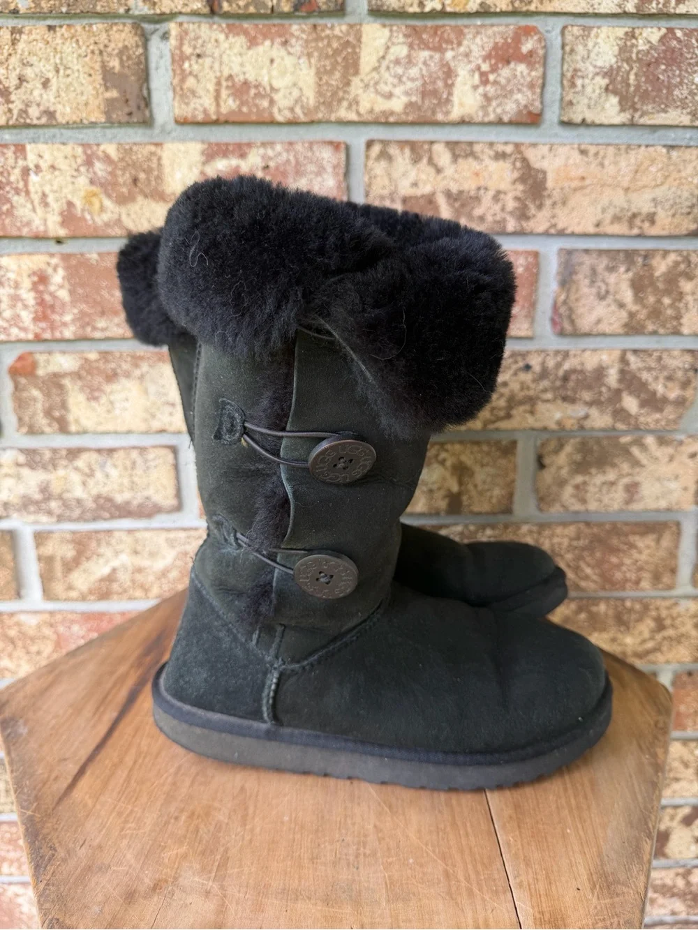 UGG bailey button