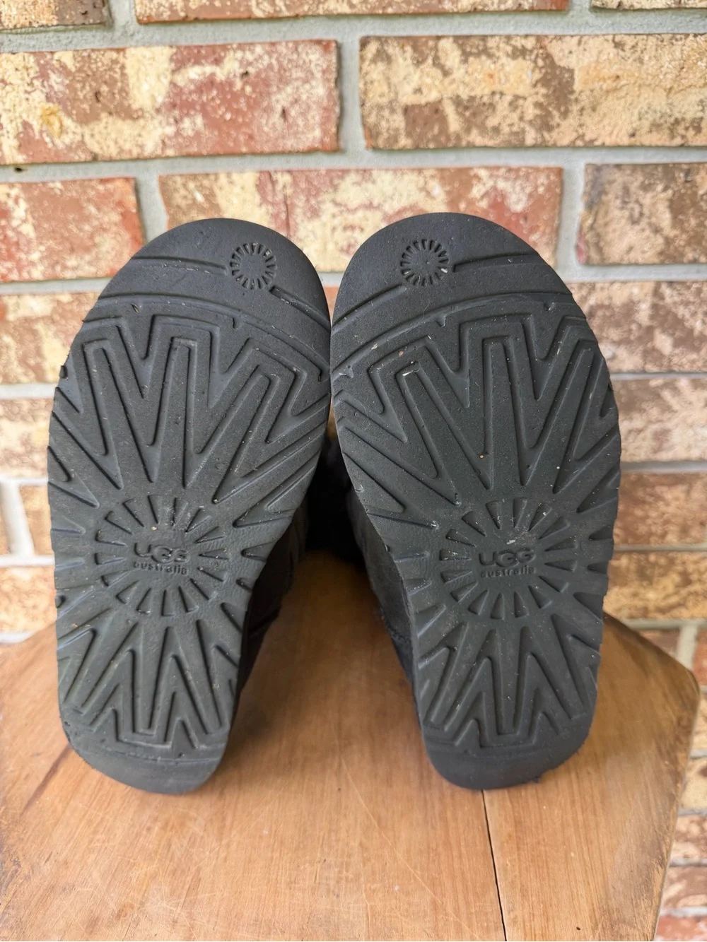 UGG bailey button