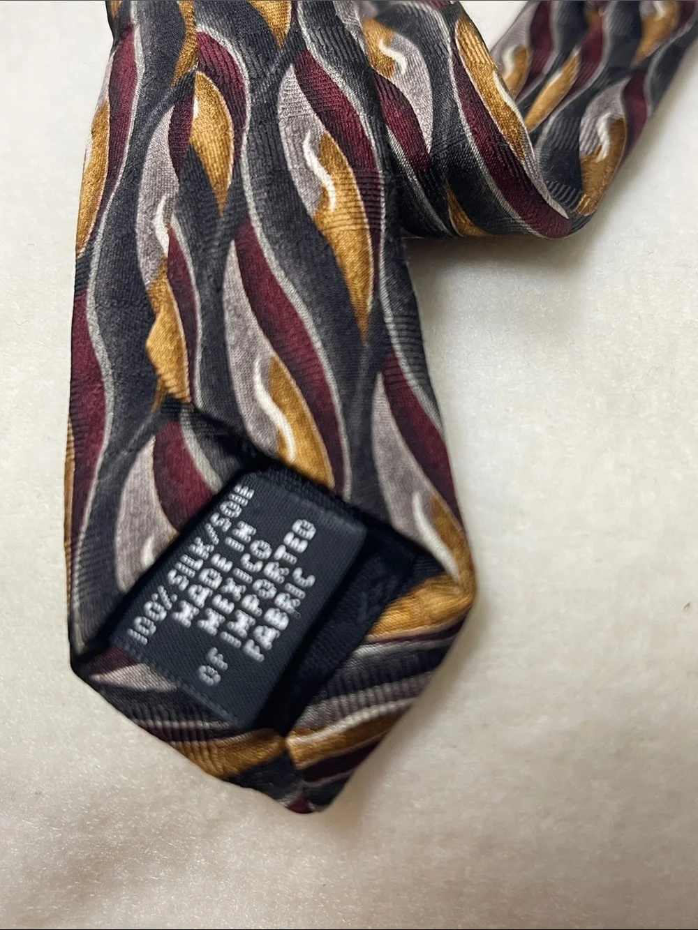 Oscar de la Renta Silk Tie in Burgundy, black & Gold Wave Pattern