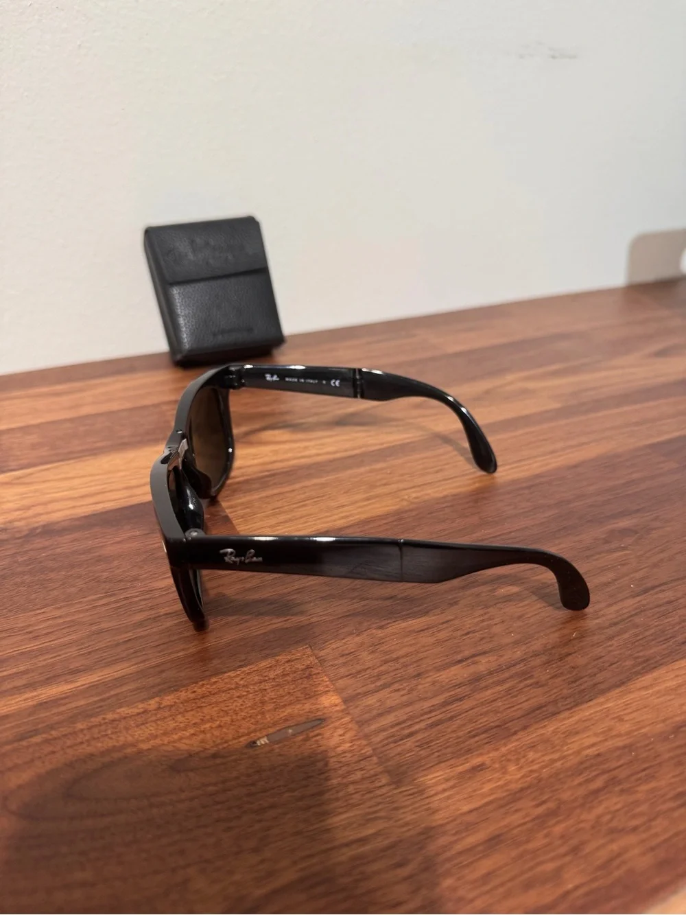 Ray-Ban worn few