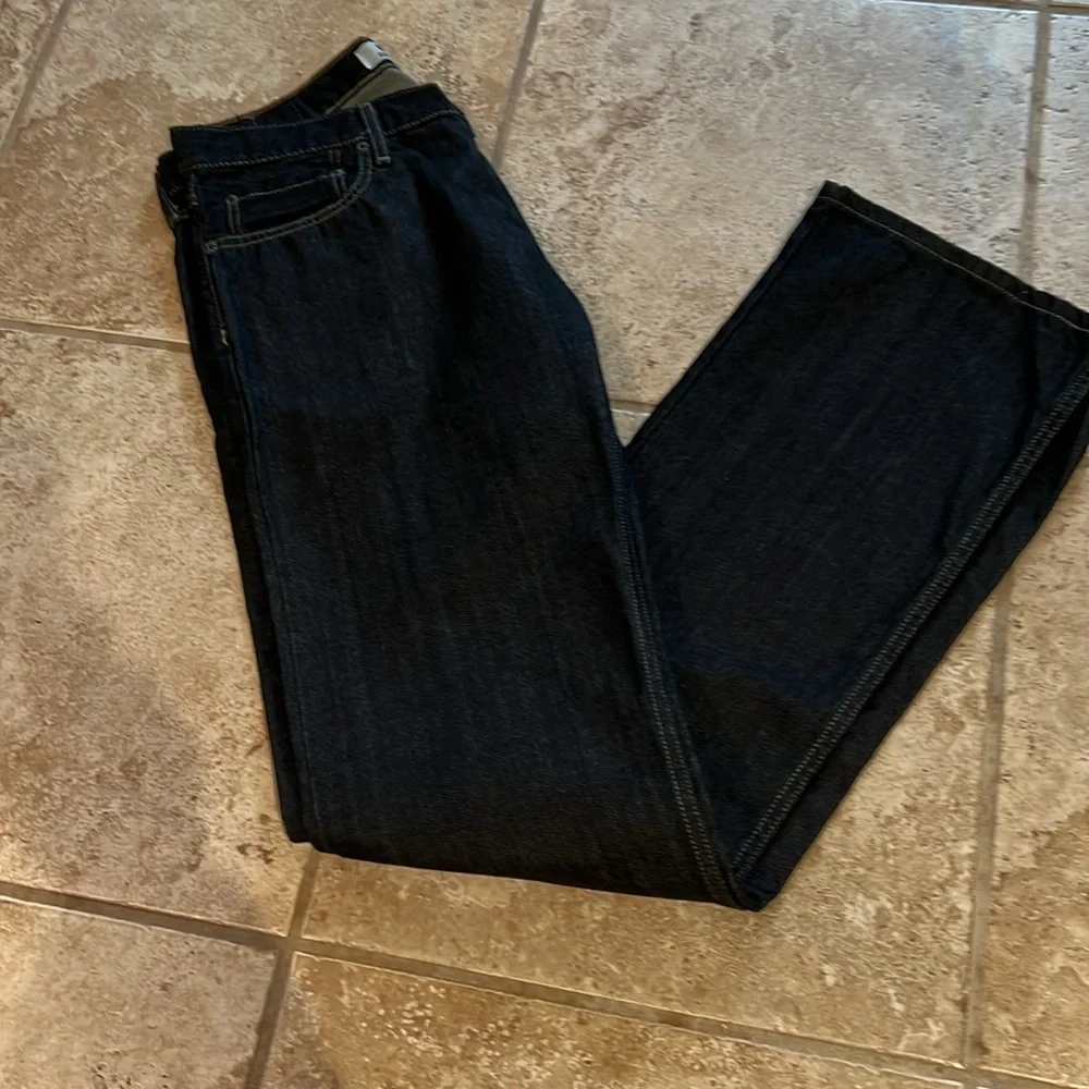 Levis excellent no