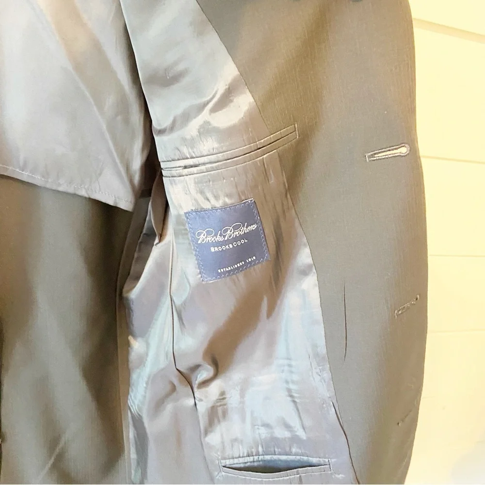 Brooks Brothers excellent minimal