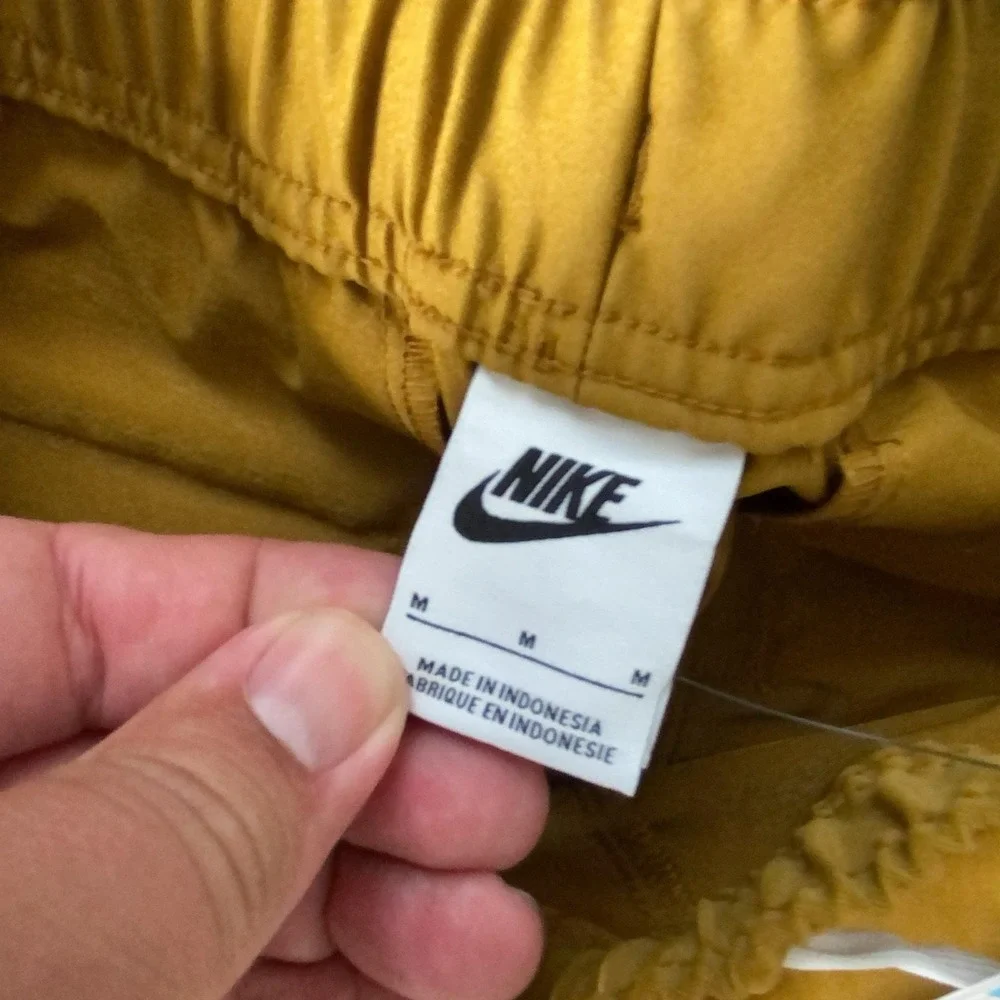 Nike club woven