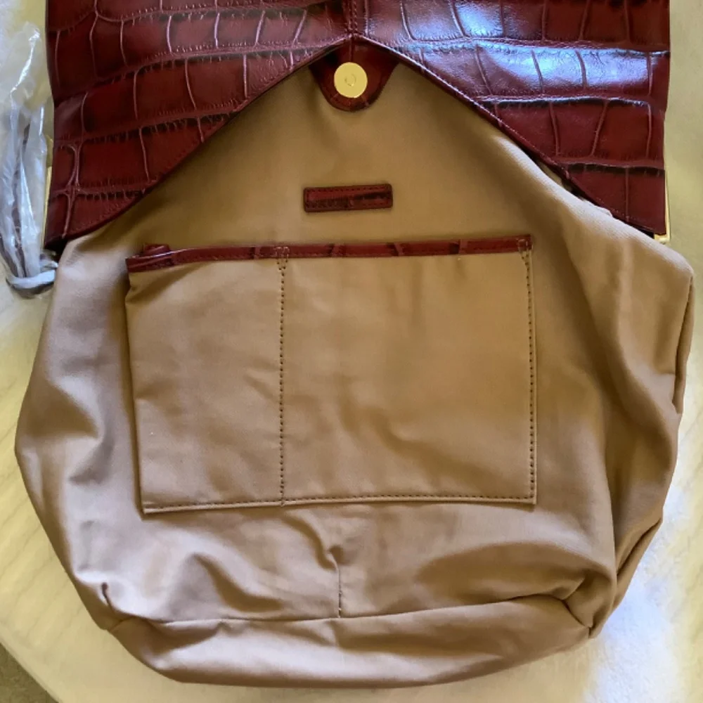 G.I.L.I. leather crocodile