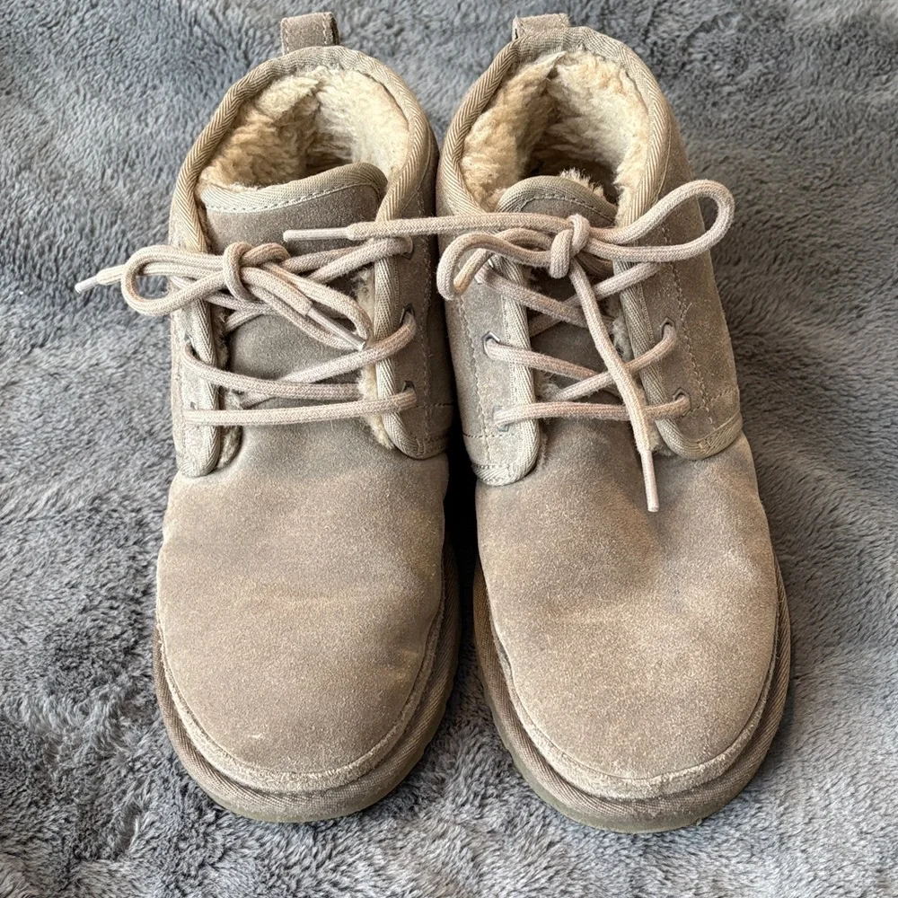 UGG