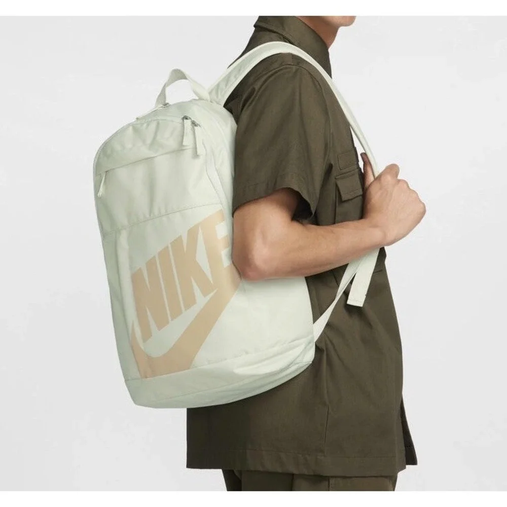 Nike elemental 21l