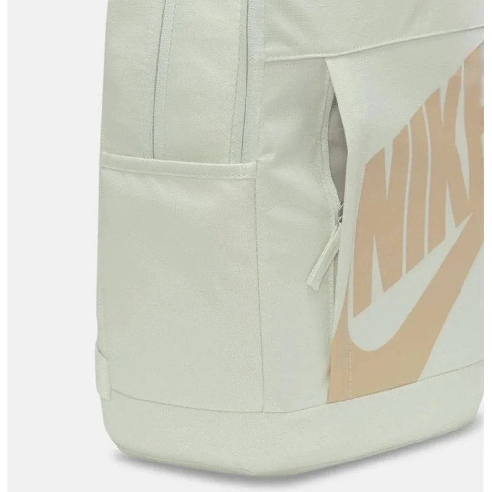 Nike elemental 21l