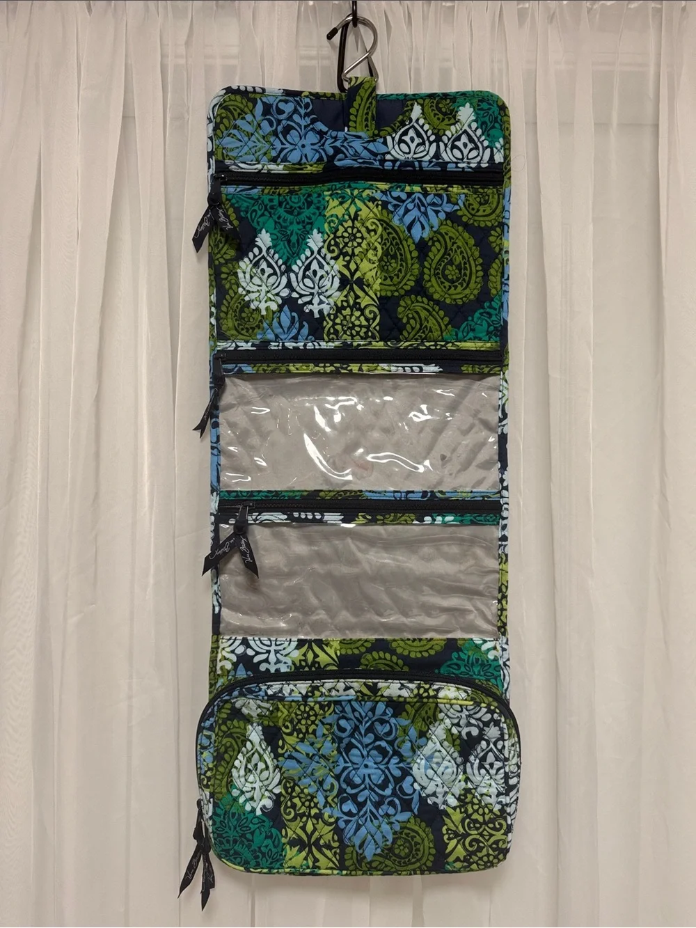 Vera Bradley compact hanging