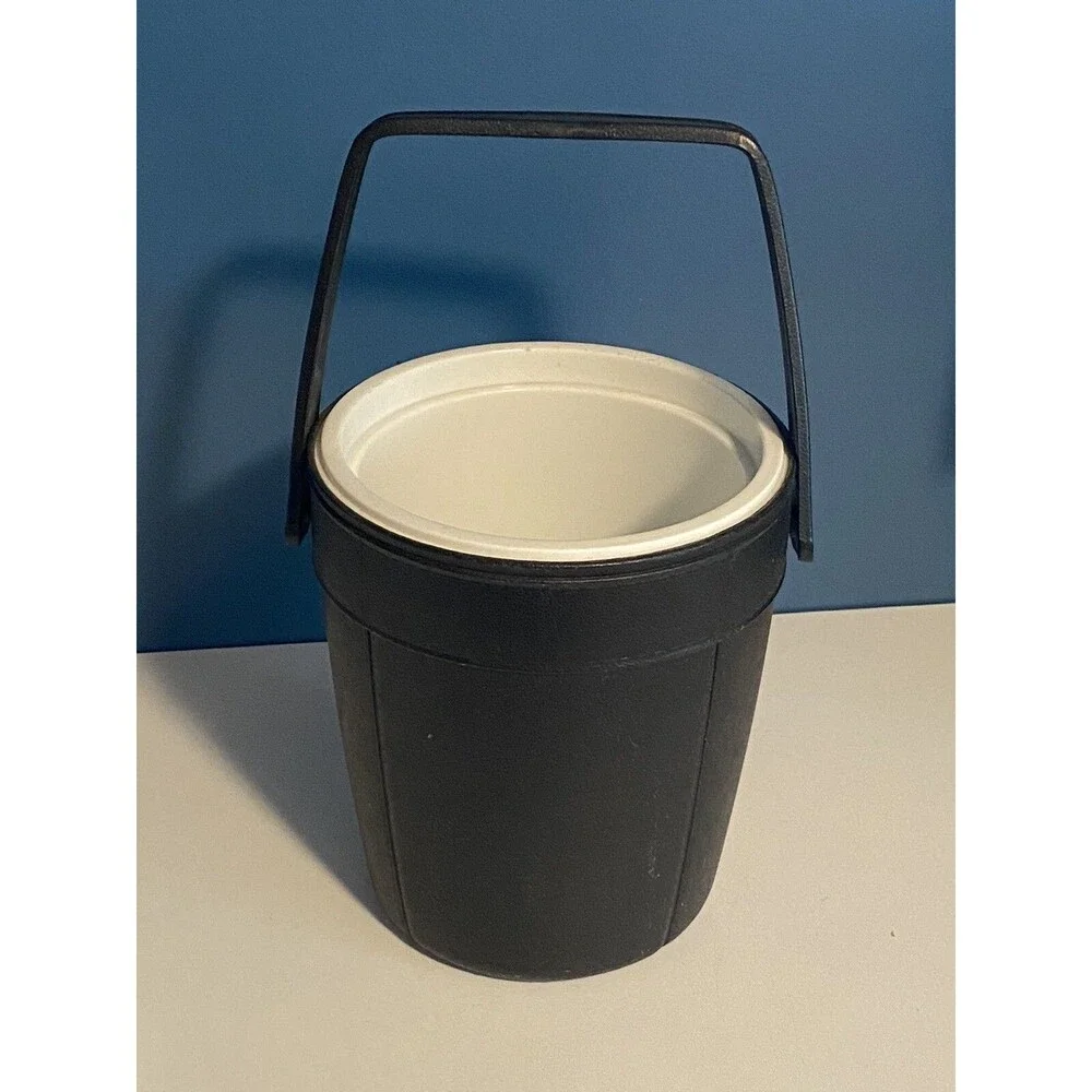 Rubbermaid this vintage