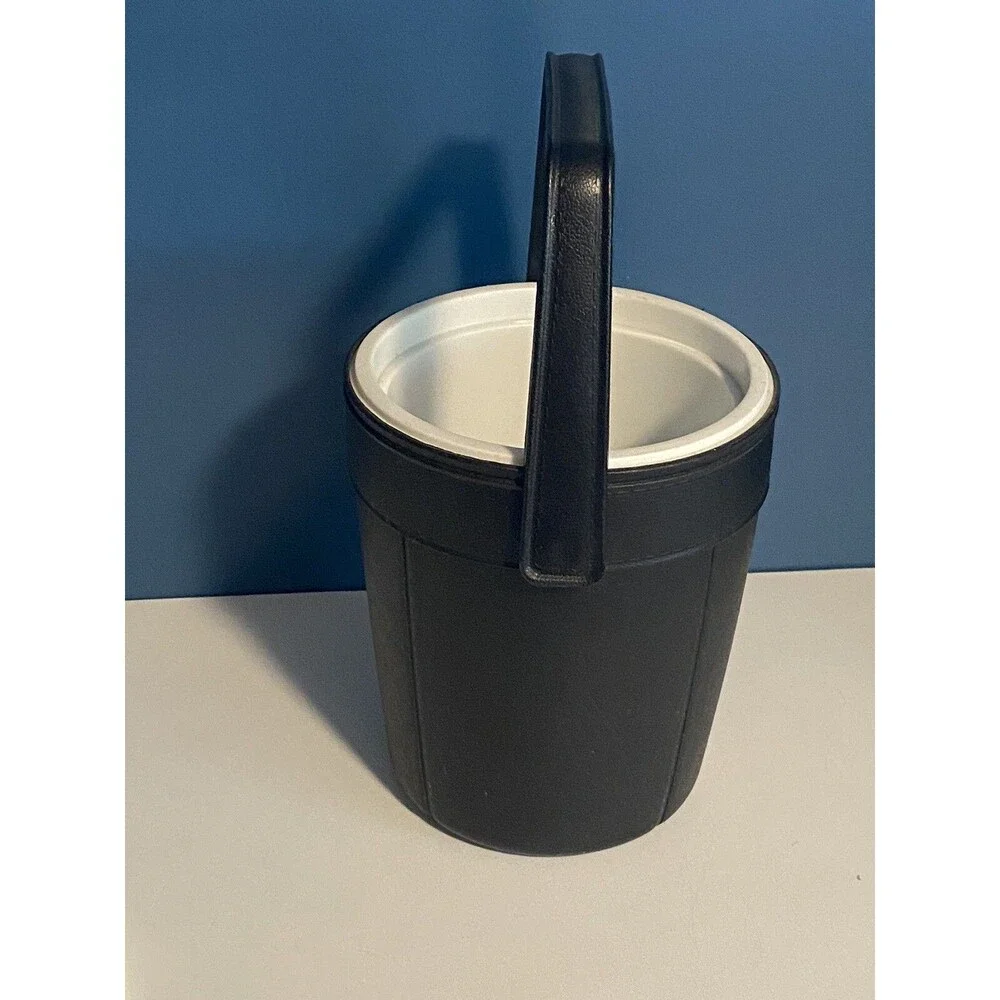 Rubbermaid this vintage