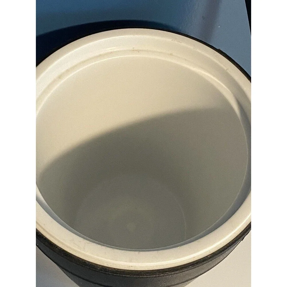 Rubbermaid this vintage
