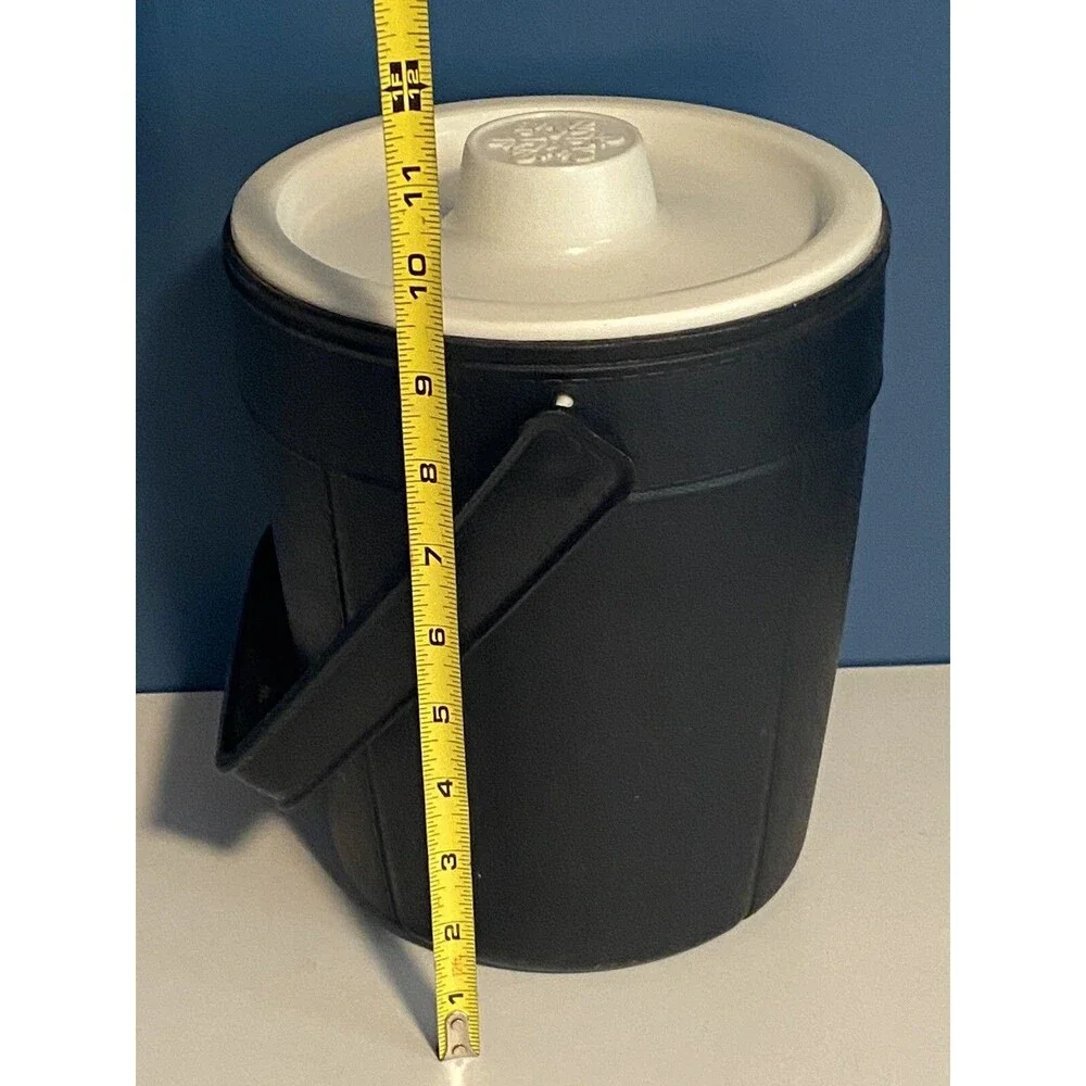 Rubbermaid this vintage