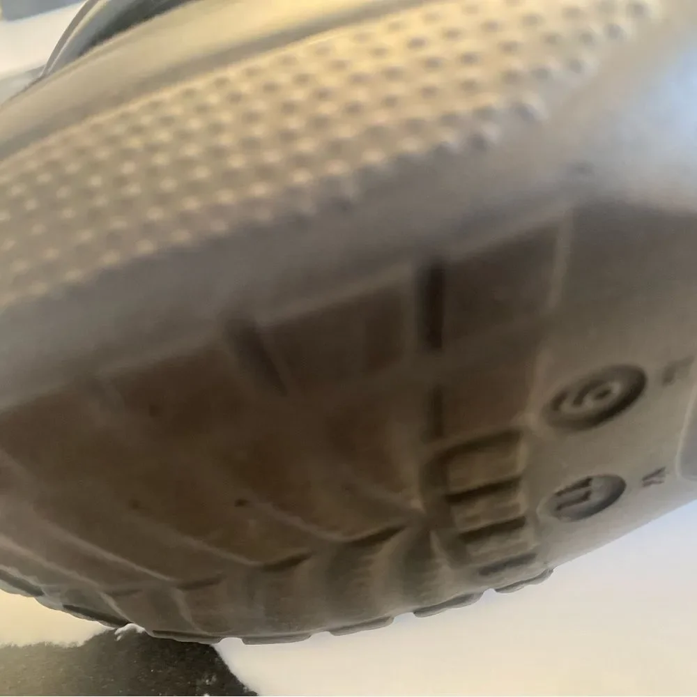 CROCS comfortable gray