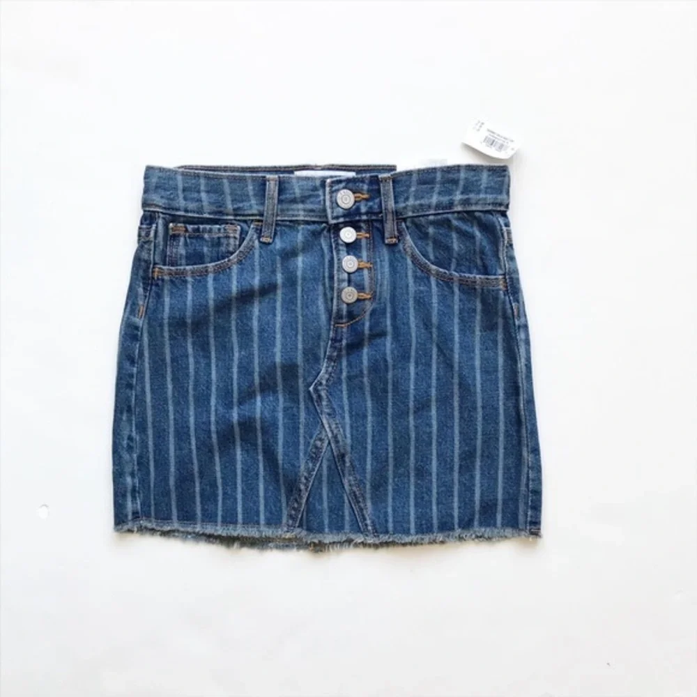 Old Navy NWT raw hem stripe denim skirt  S(6-7Y)