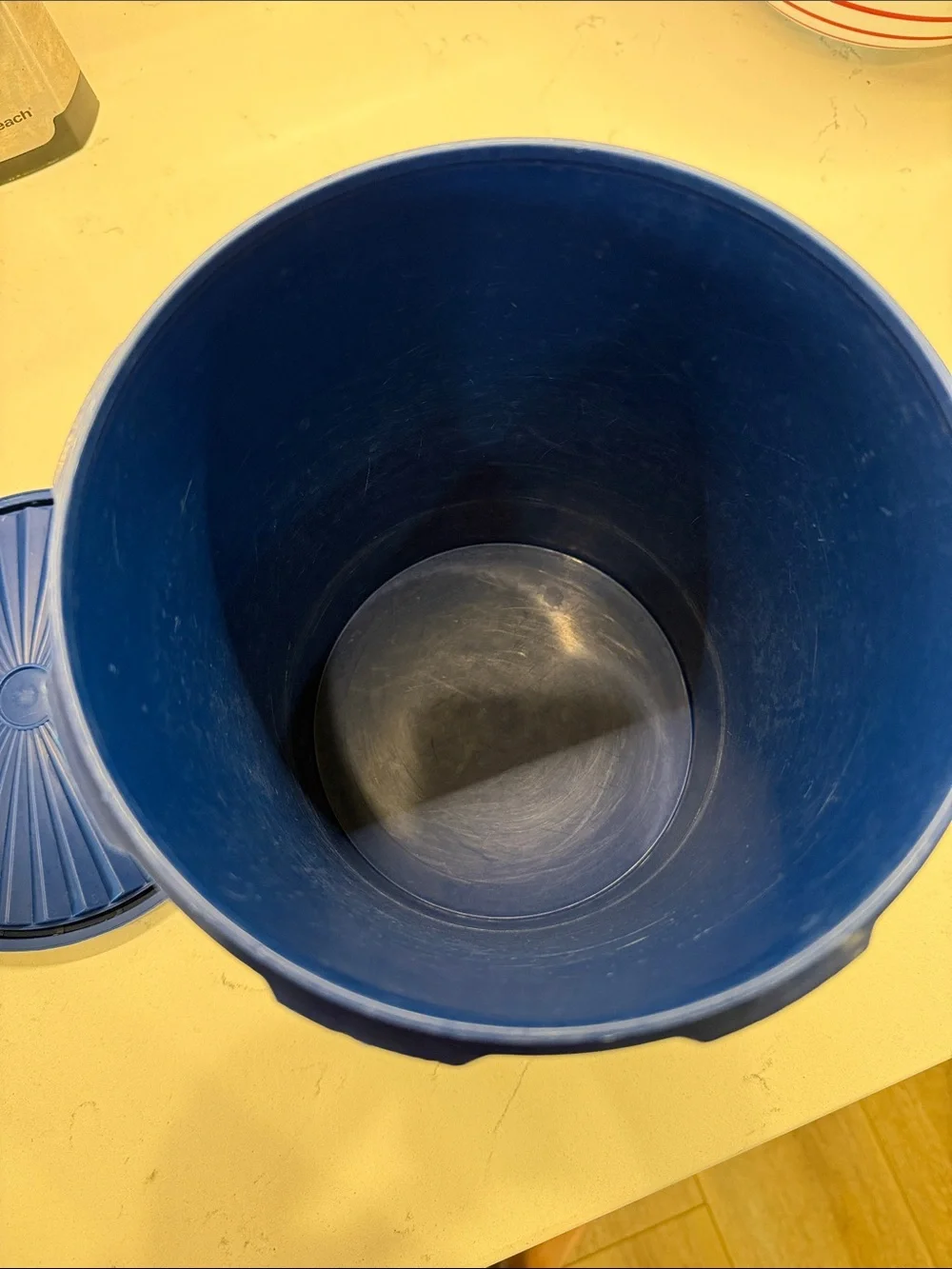 Tupperware durable blue