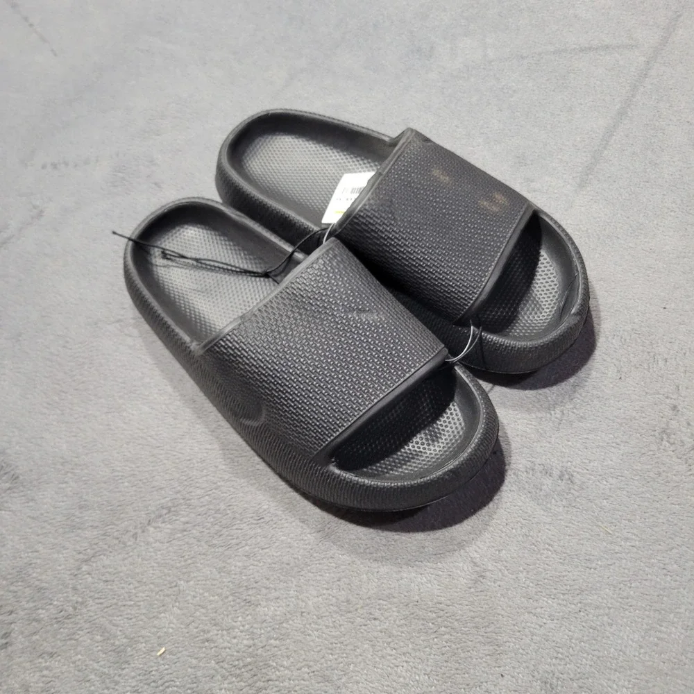 Cloud Boys Slides Size M‎ 13/1 Black Cloud Sandals Lightweight Comfort