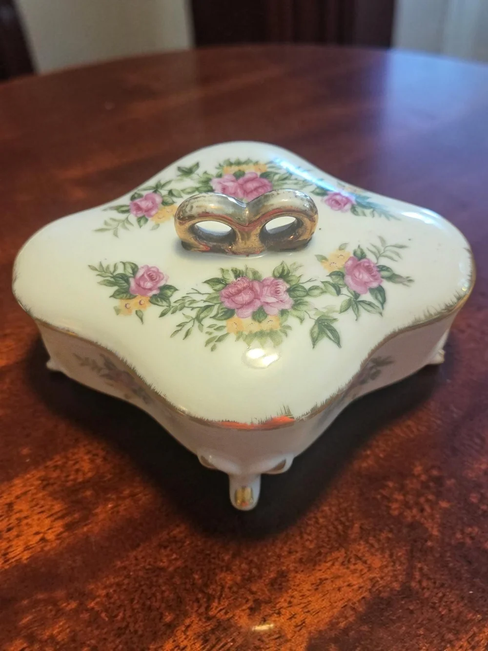 Arnat Creations pretty cream