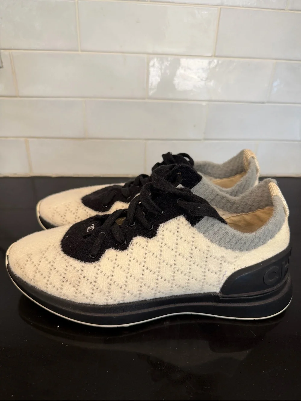 CHANEL lightweight knit