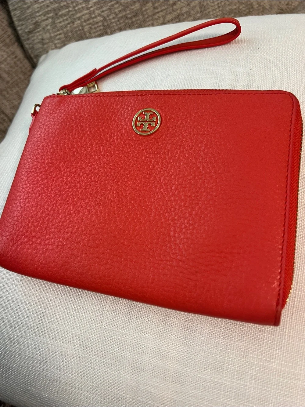 Tory Burch compact pebbled