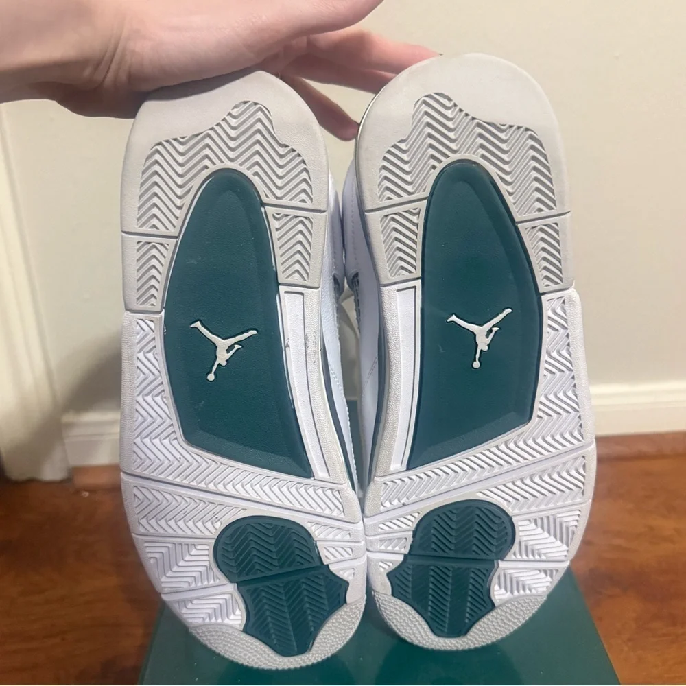 Jordan box included