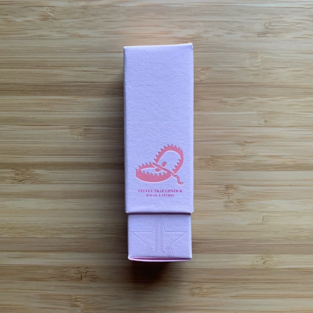 Jeffree Star velvet trap