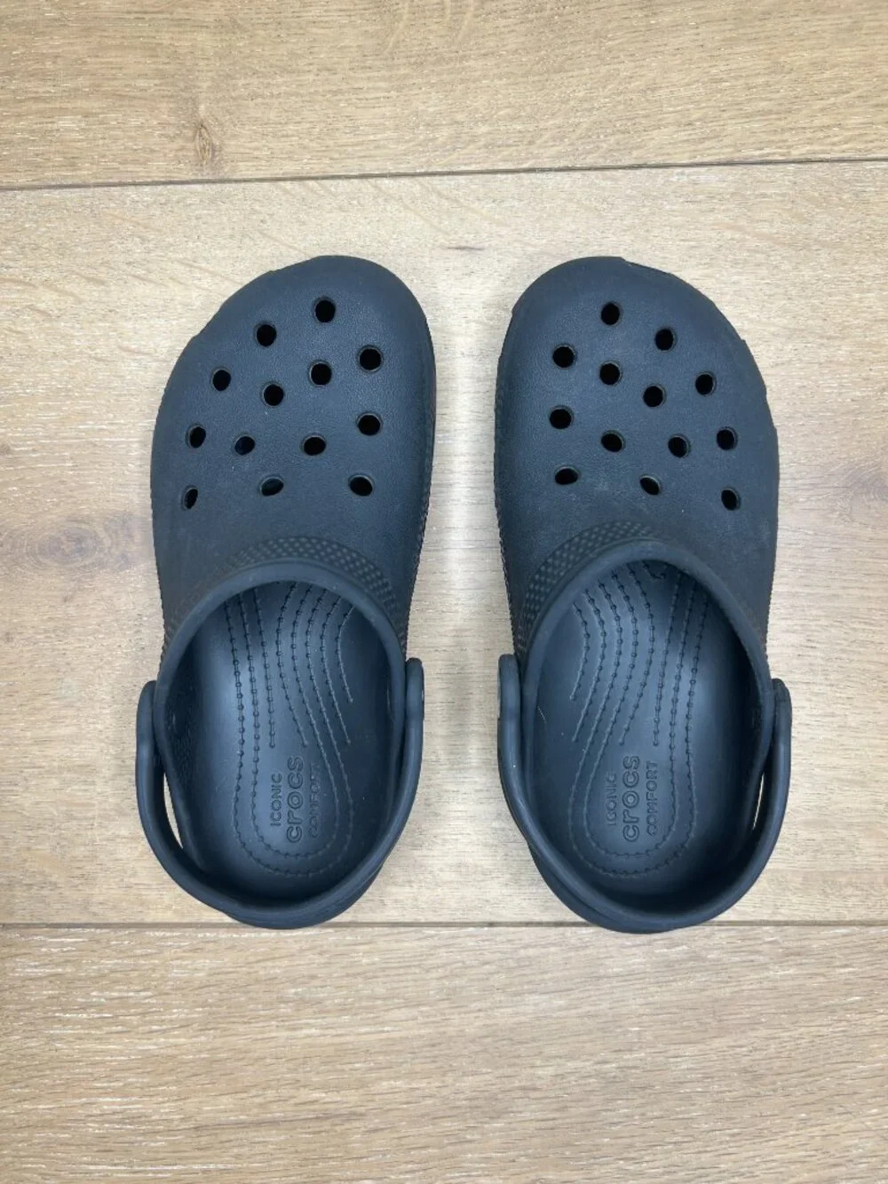CROCS authentic black