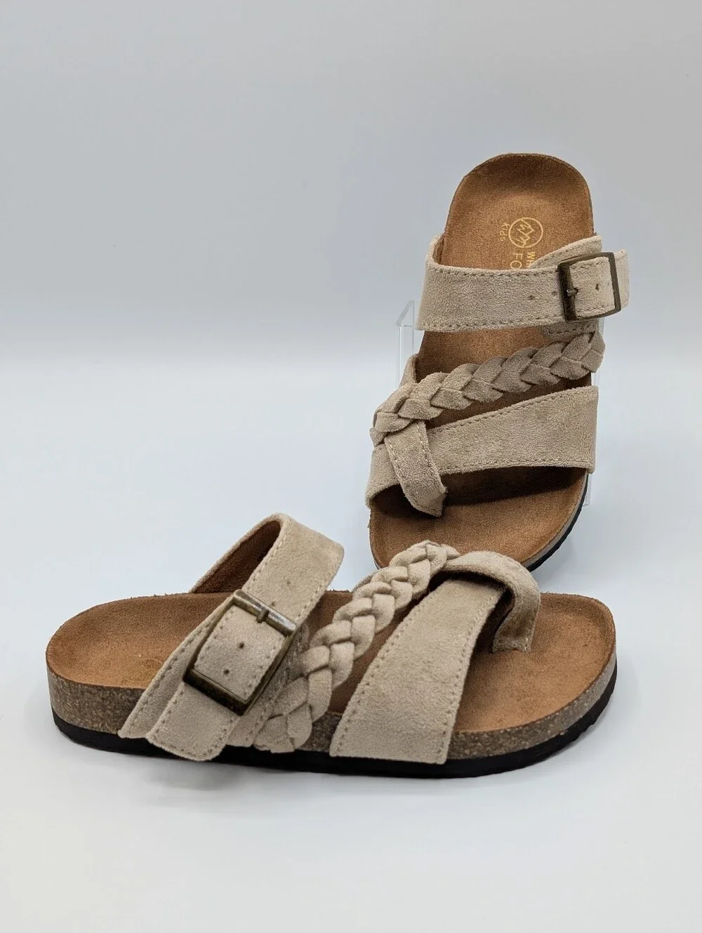 White Mountain comfortable girl