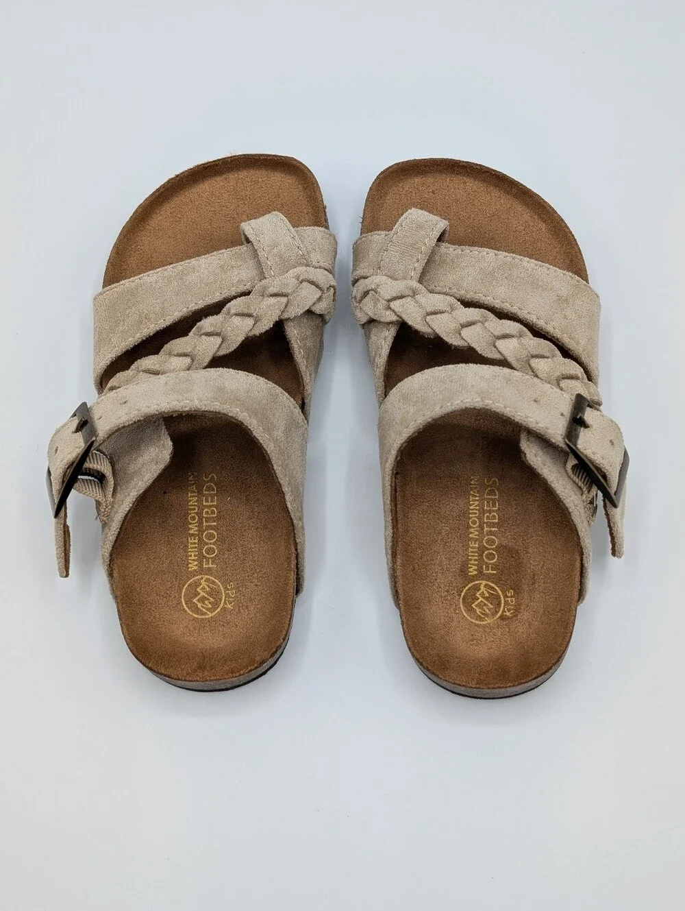 White Mountain comfortable girl