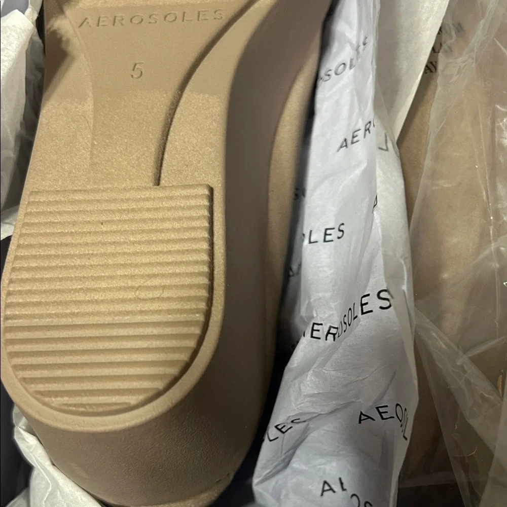 AEROSOLES elevate your